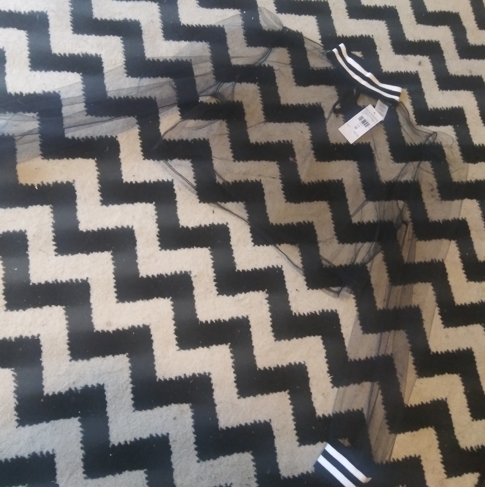 Puff shoulder mesh crop top